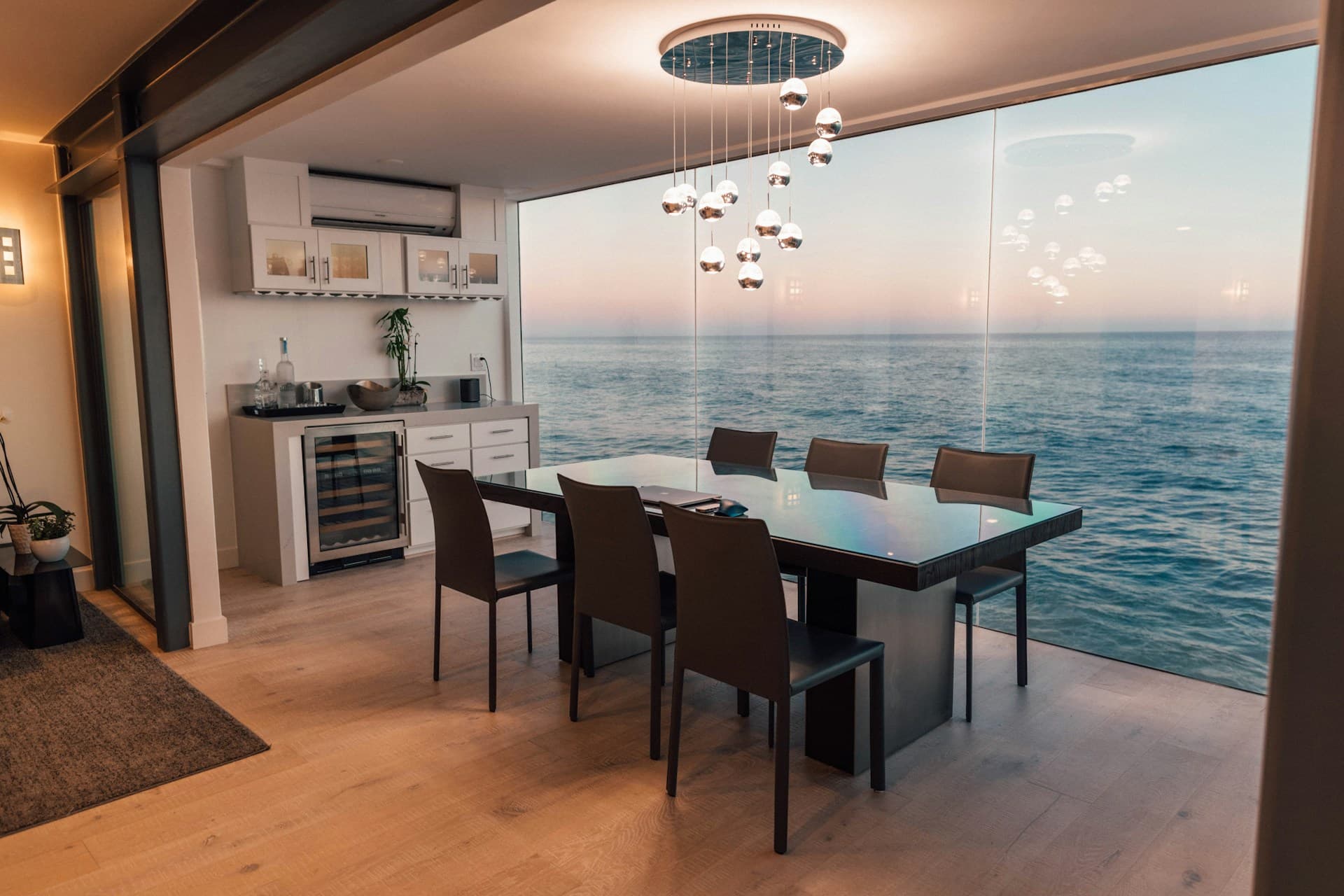 Rental property in Downtown, New York - A spacious 2-bedroom apartment with modern ameniti